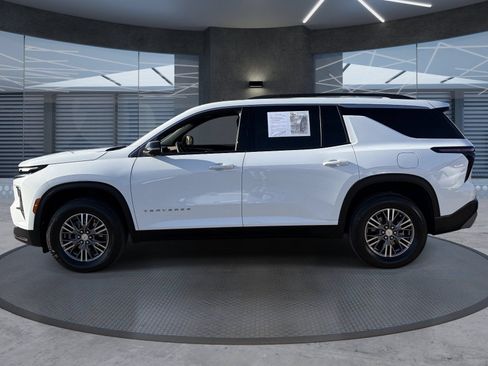 Certified 2024 Chevrolet Traverse LT w/ Trailering Package FWD image 3
