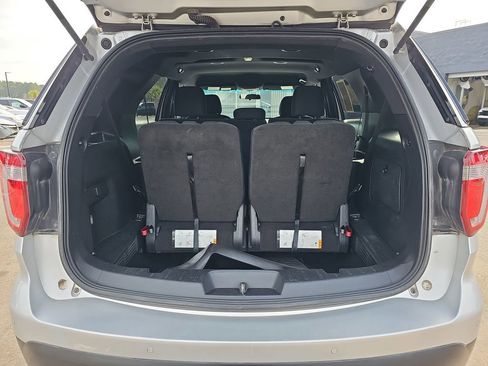 Used 2017 Ford Explorer XLT image 15