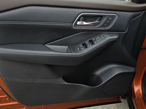 Used 2021 Nissan Rogue SL w/ Premium Package image 10