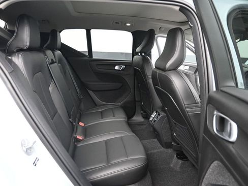 Certified 2025 Volvo XC40 B5 Plus AWD/4WD image 17