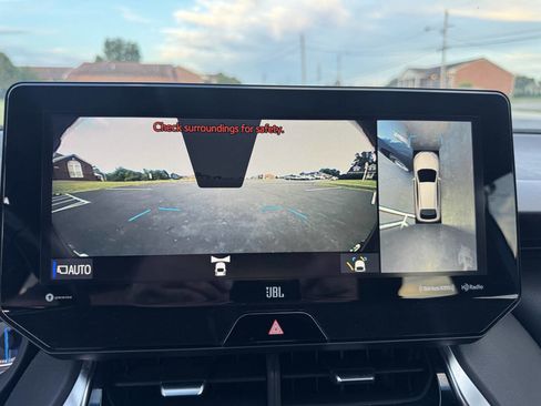 Used 2021 Toyota Venza Limited image 37