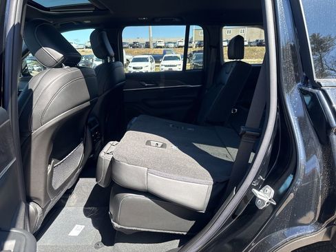 New 2026 Jeep Grand Cherokee Altitude AWD/4WD image 24