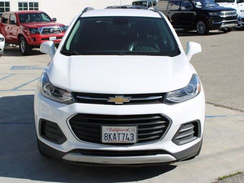Used 2019 Chevrolet Trax LT w/ LT Convenience Package FWD image 2