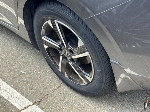 Certified 2024 Nissan Sentra SV FWD image 4
