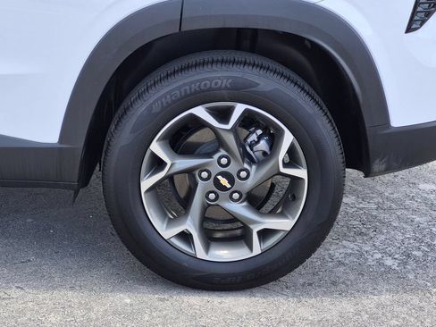 Used 2025 Chevrolet Trax LT w/ LT Convenience Package FWD image 31