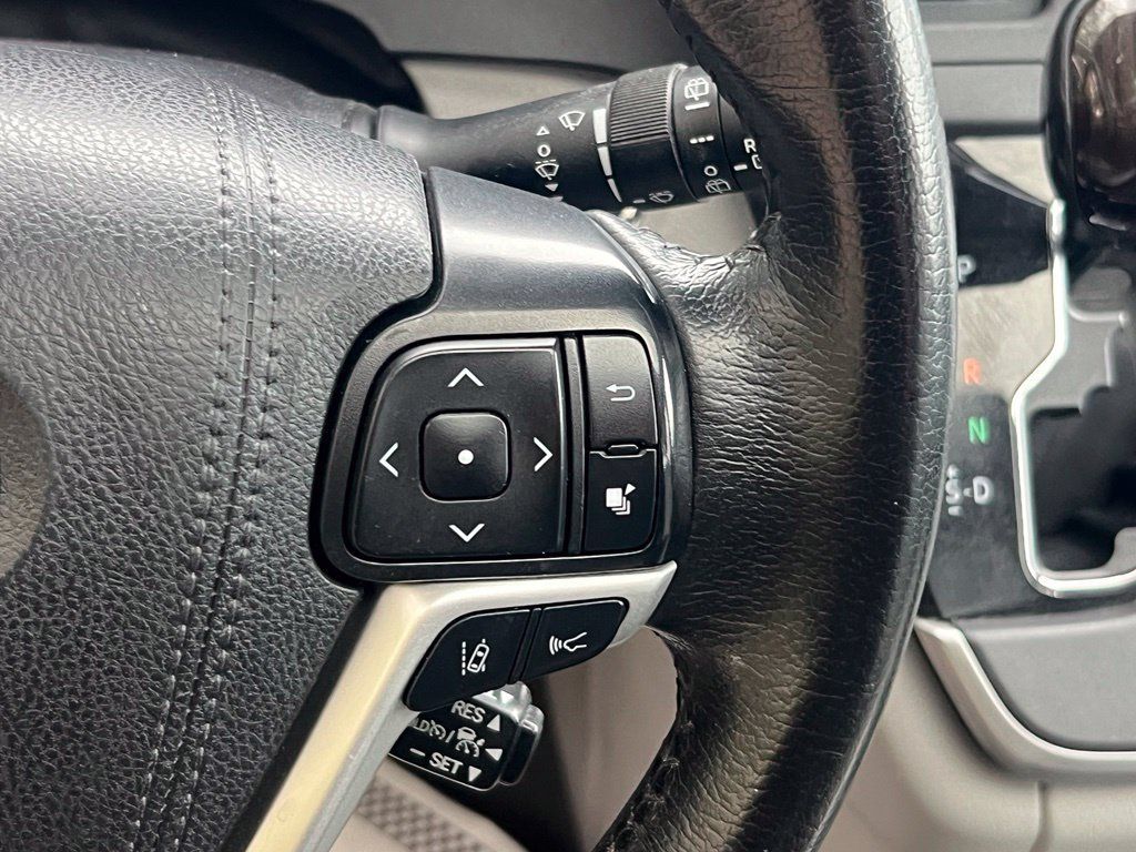 Used 2020 Toyota Sienna XLE AWD/4WD image 18