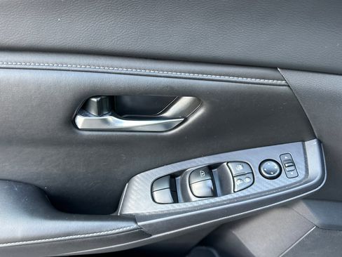 Used 2024 Nissan Sentra SV image 11