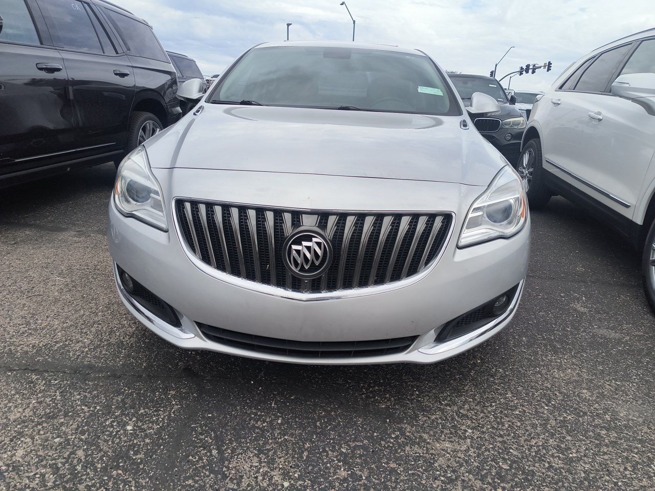 Used 2017 Buick Regal Sport Touring FWD image 2