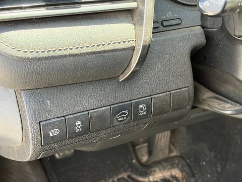 Used 2023 Toyota Camry SE FWD image 6