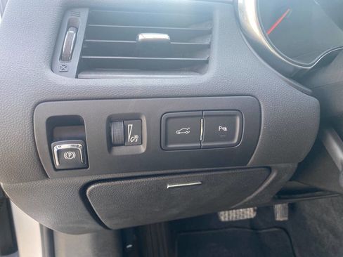 Used 2016 Chevrolet Impala LT w/ Convenience Package image 27