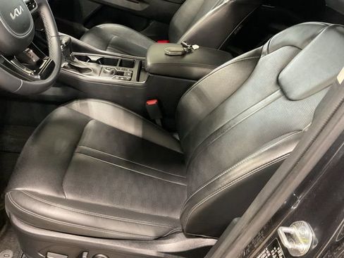 Used 2024 Kia Sorento S image 9