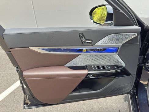 Used 2023 BMW i7 xDrive60 w/ Executive Package 2 AWD/4WD image 53
