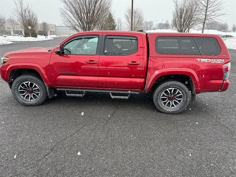 Used 2021 Toyota Tacoma TRD Sport w/ TRD Premium Sport Package image 3