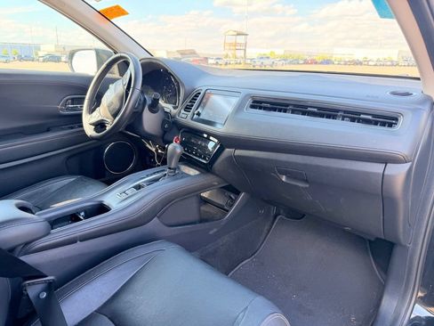 Used 2019 Honda HR-V Touring image 12