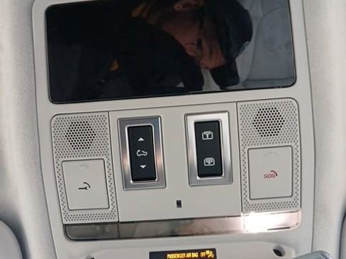 Used 2025 Land Rover Defender 130 X image 26