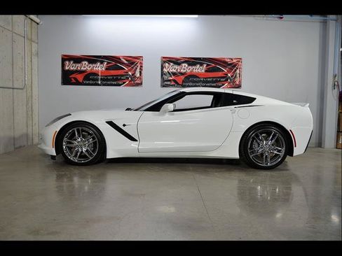 Used 2017 Chevrolet Corvette Stingray Coupe w/ Carbon Flash Badge Package RWD image 21