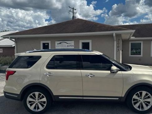 Used 2018 Ford Explorer Limited w/ Equipment Group 301A FWD image 8