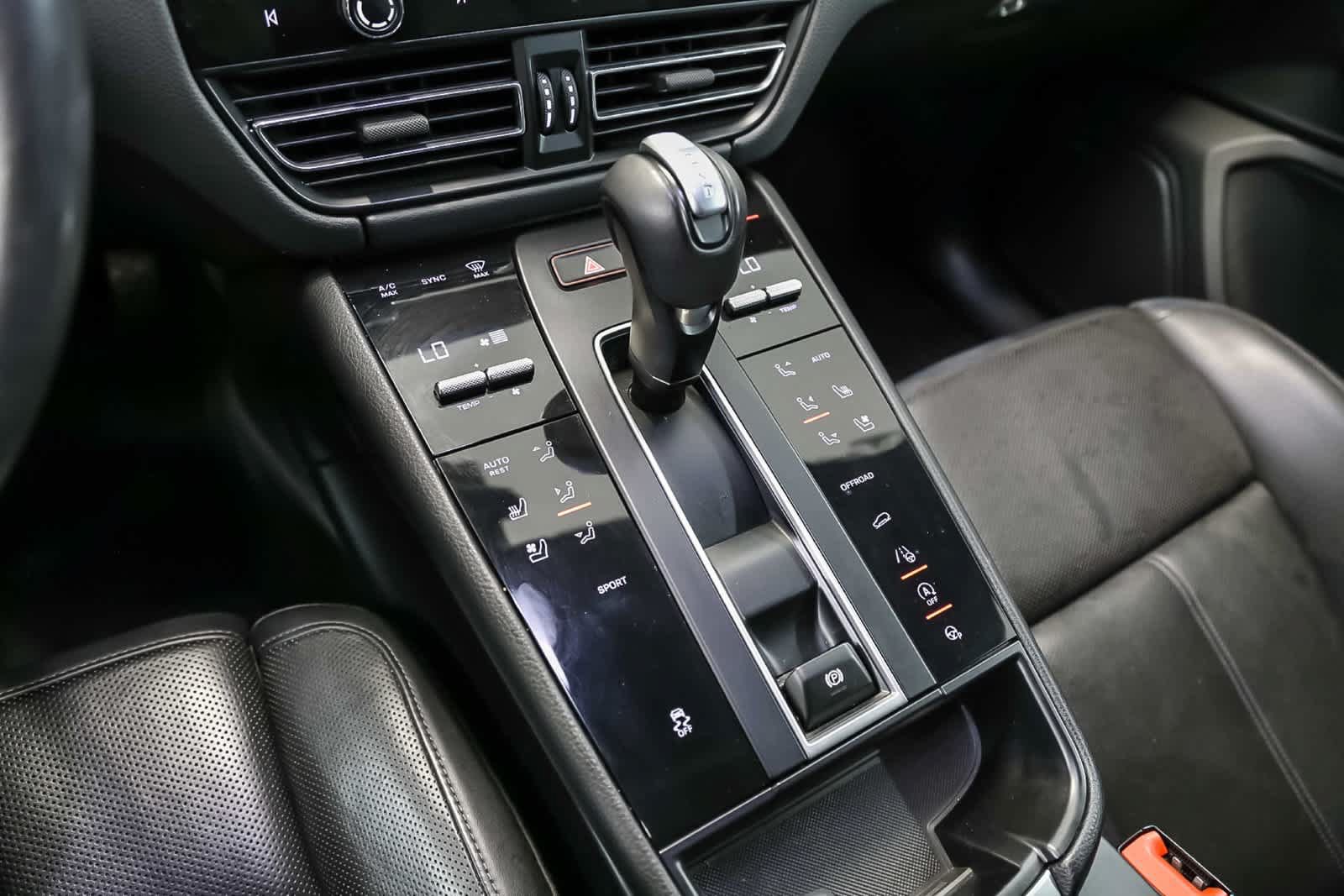 Used 2024 Porsche Macan AWD/4WD image 24