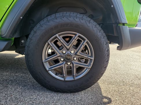 Used 2025 Jeep Wrangler Unlimited Sport AWD/4WD image 8