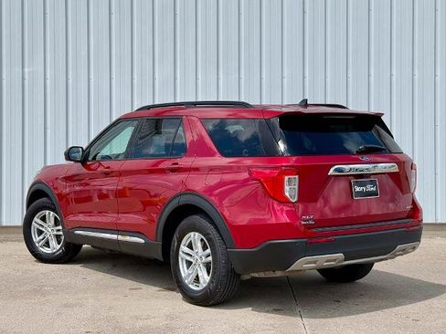 Certified 2023 Ford Explorer XLT w/ Equipment Group 202A AWD/4WD image 4
