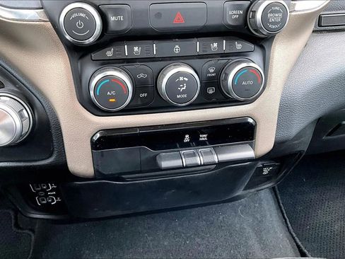 Used 2019 RAM 1500 Laramie AWD/4WD image 16