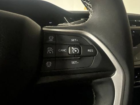 Used 2024 Jeep Grand Cherokee L Altitude AWD/4WD image 17