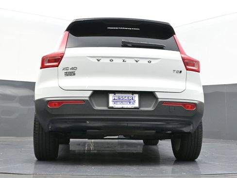 Used 2022 Volvo XC40 T5 R-Design image 38