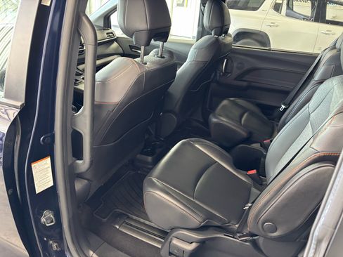 Used 2021 Toyota Sienna XSE image 29