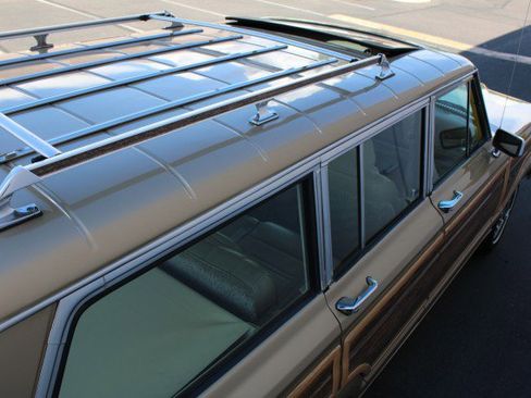 Used 1990 Jeep Grand Wagoneer image 50
