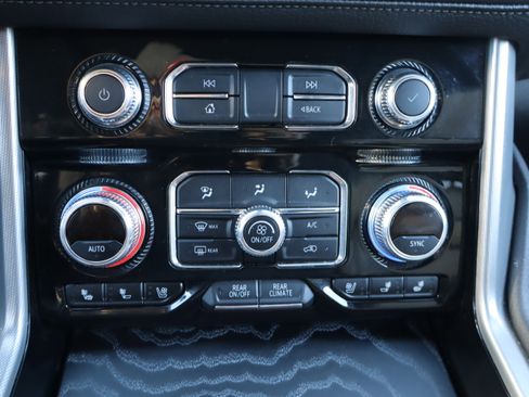 Certified 2024 GMC Yukon XL Denali image 29