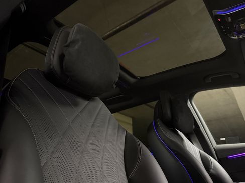 New 2026 Mercedes-Benz EQS 550 4MATIC SUV image 17