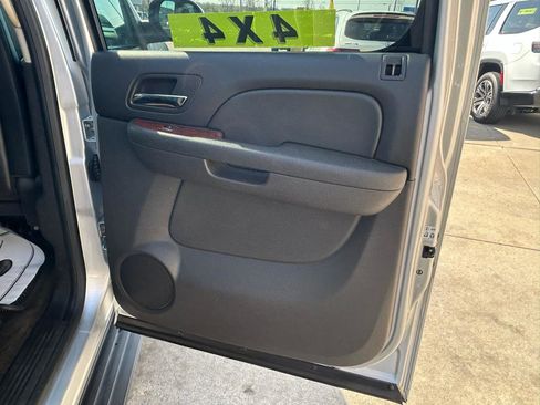 Used 2013 Chevrolet Avalanche LT w/ All-Star Edition AWD/4WD image 17