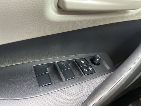 Used 2022 Toyota Corolla LE image 20