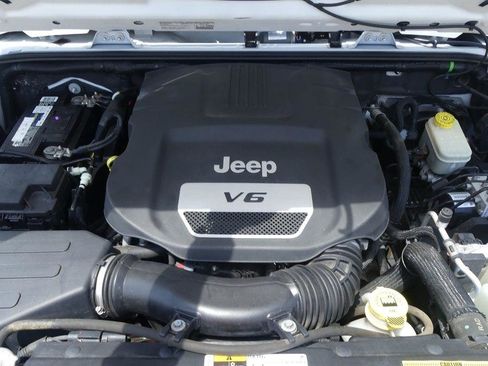 Used 2014 Jeep Wrangler Unlimited Sport w/ Quick Order Package 24S AWD/4WD image 32