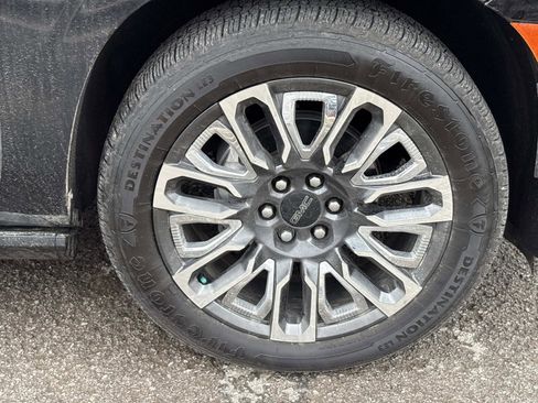 Used 2023 GMC Yukon Denali Ultimate image 10