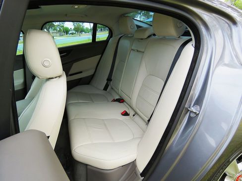 Used 2018 Jaguar XE Prestige image 19