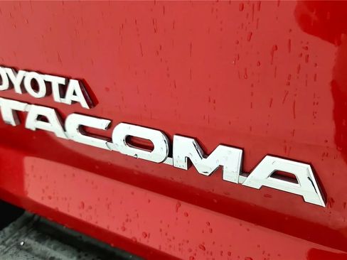 Used 2015 Toyota Tacoma 4x4 Double Cab w/ TRD Sport Package image 16