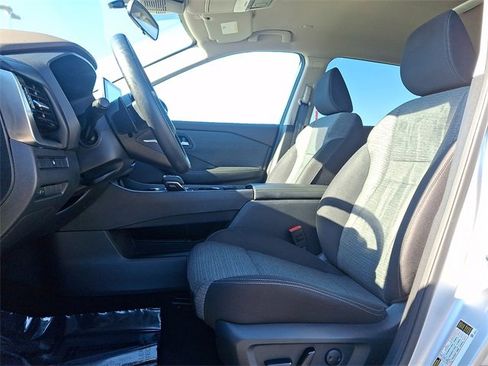 Used 2022 Nissan Rogue SV image 13