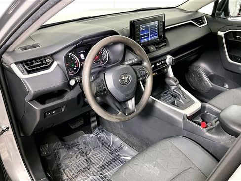 Used 2021 Toyota RAV4 XLE image 13