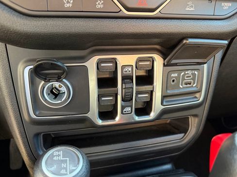 Used 2024 Jeep Wrangler Unlimited Sport AWD/4WD image 25