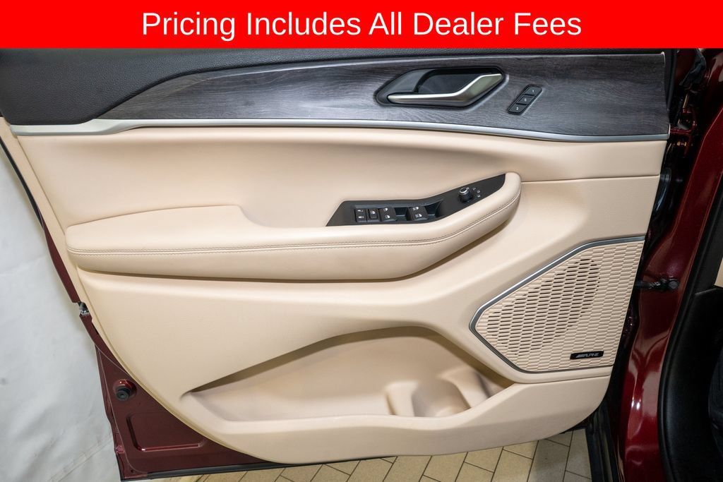 Used 2023 Jeep Grand Cherokee Limited w/ Luxury Tech Group II AWD/4WD image 12