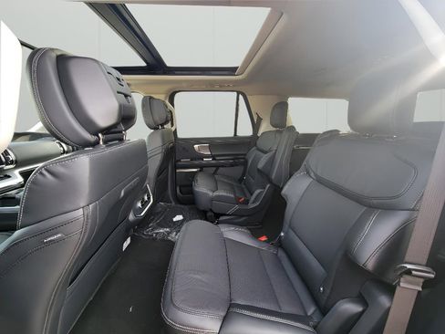 New 2026 Ford Expedition Platinum w/ Driver's Package image 29