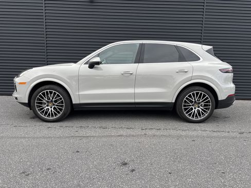 Used 2022 Porsche Cayenne image 2