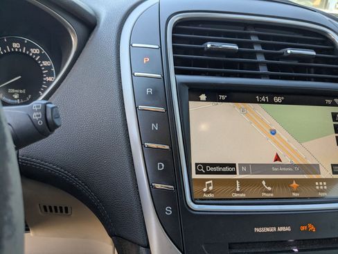 Used 2017 Lincoln MKX Reserve w/ Lincoln MKX Climate Package image 19