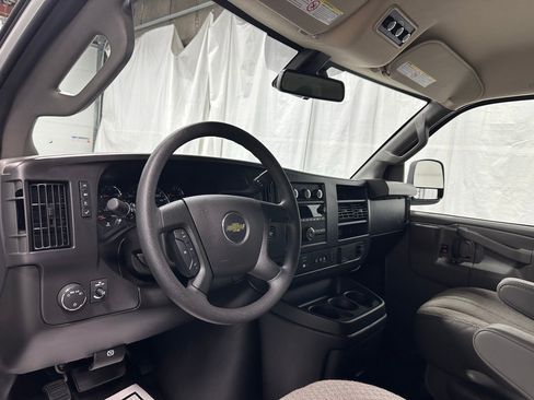 Used 2025 Chevrolet Express 3500 LT w/ LT Preferred Equipment Group image 16