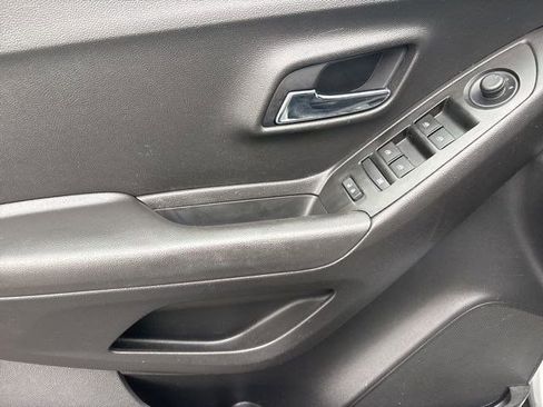 Used 2019 Chevrolet Trax LT w/ LT Convenience Package image 13