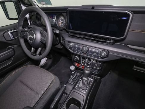 Used 2026 Jeep Gladiator Mojave AWD/4WD image 17