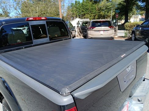 Used 2018 Nissan Frontier SV image 10