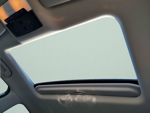 Used 2024 Nissan Altima 2.5 SV w/ SV Premium Package image 19