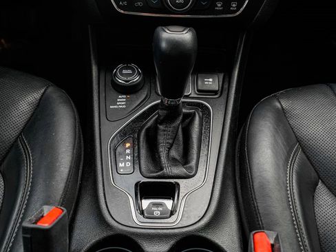 Used 2019 Jeep Cherokee Limited image 14